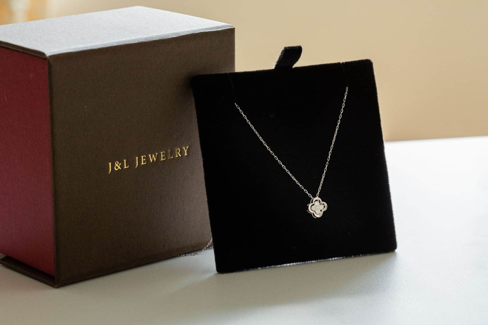戴上 J&L Jewelry ，提醒自己身處何種關係，都別忘了照顧自己的需求。
